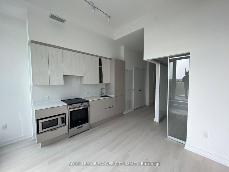 607 - 3900 Confederation Parkway