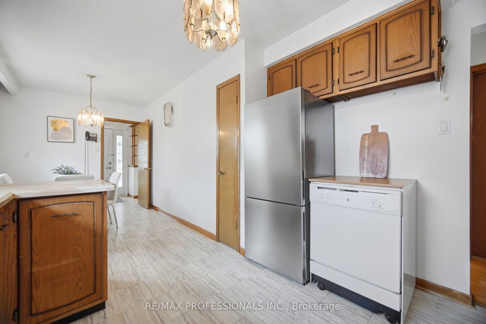 19 Earldown Drive • Toronto, ON photo 13