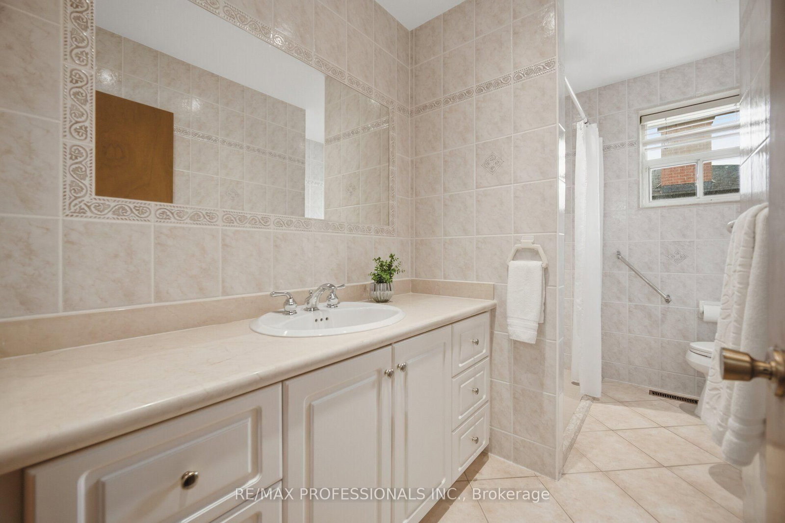 19 Earldown Drive • Toronto, ON photo 22