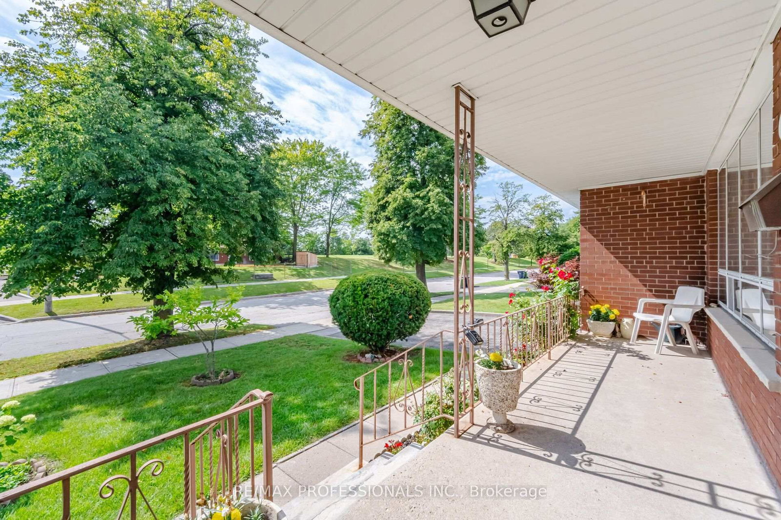 19 Earldown Drive • Toronto, ON photo 3