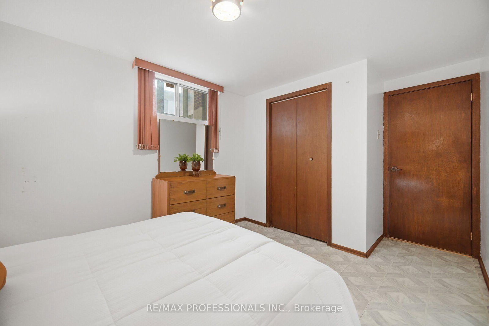 19 Earldown Drive • Toronto, ON photo 33