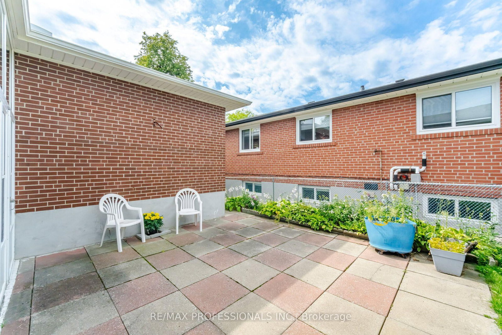 19 Earldown Drive • Toronto, ON photo 38