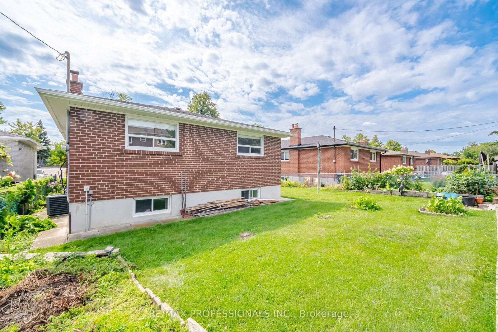 19 Earldown Drive • Toronto, ON photo 41