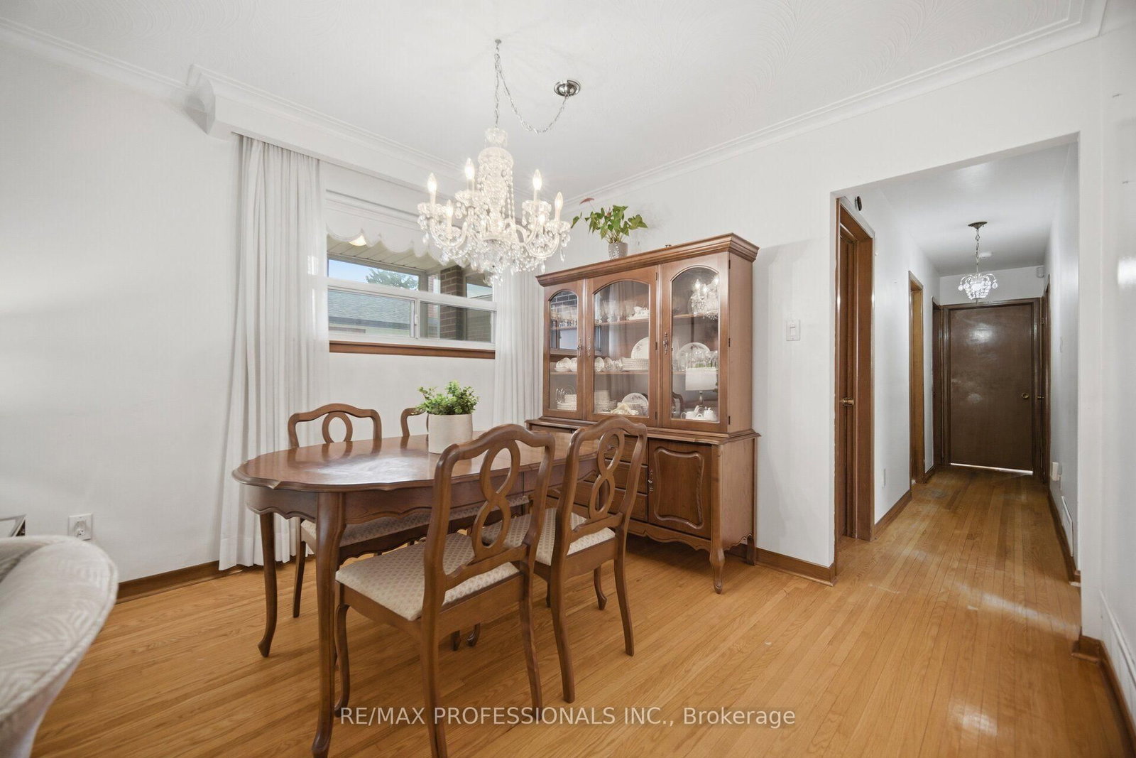 19 Earldown Drive • Toronto, ON photo 9