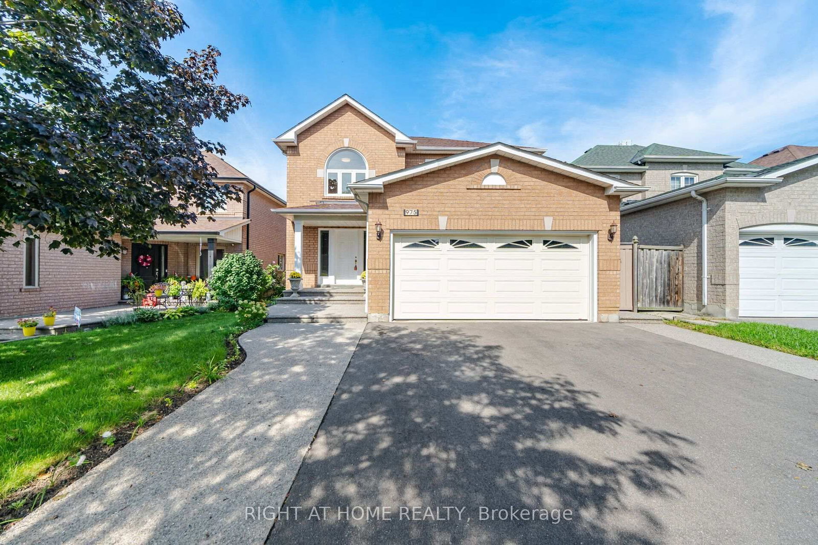 975 Mantle Crescent • Mississauga, ON photo 1