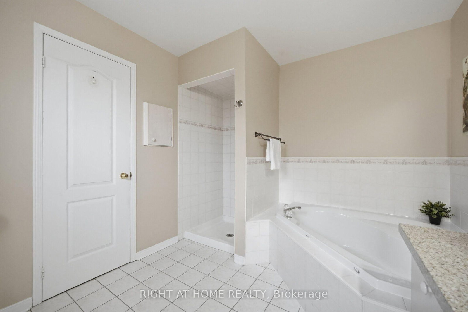 975 Mantle Crescent • Mississauga, ON photo 24