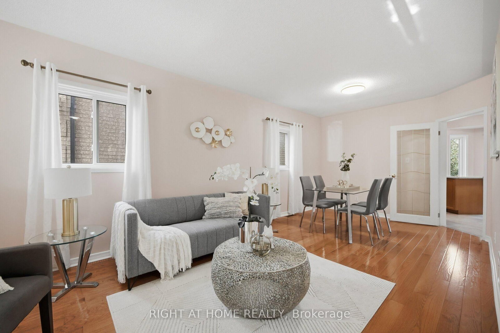 975 Mantle Crescent • Mississauga, ON photo 4