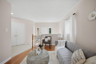 975 Mantle Crescent • Mississauga, ON photo 5