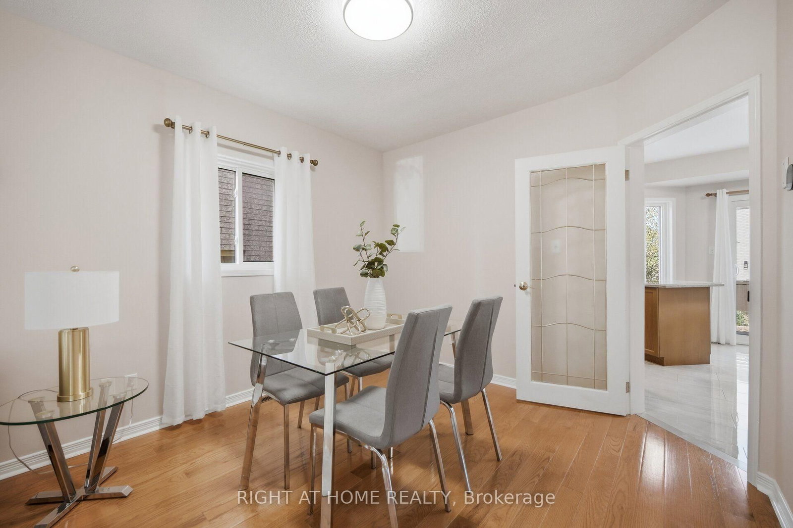 975 Mantle Crescent • Mississauga, ON photo 6