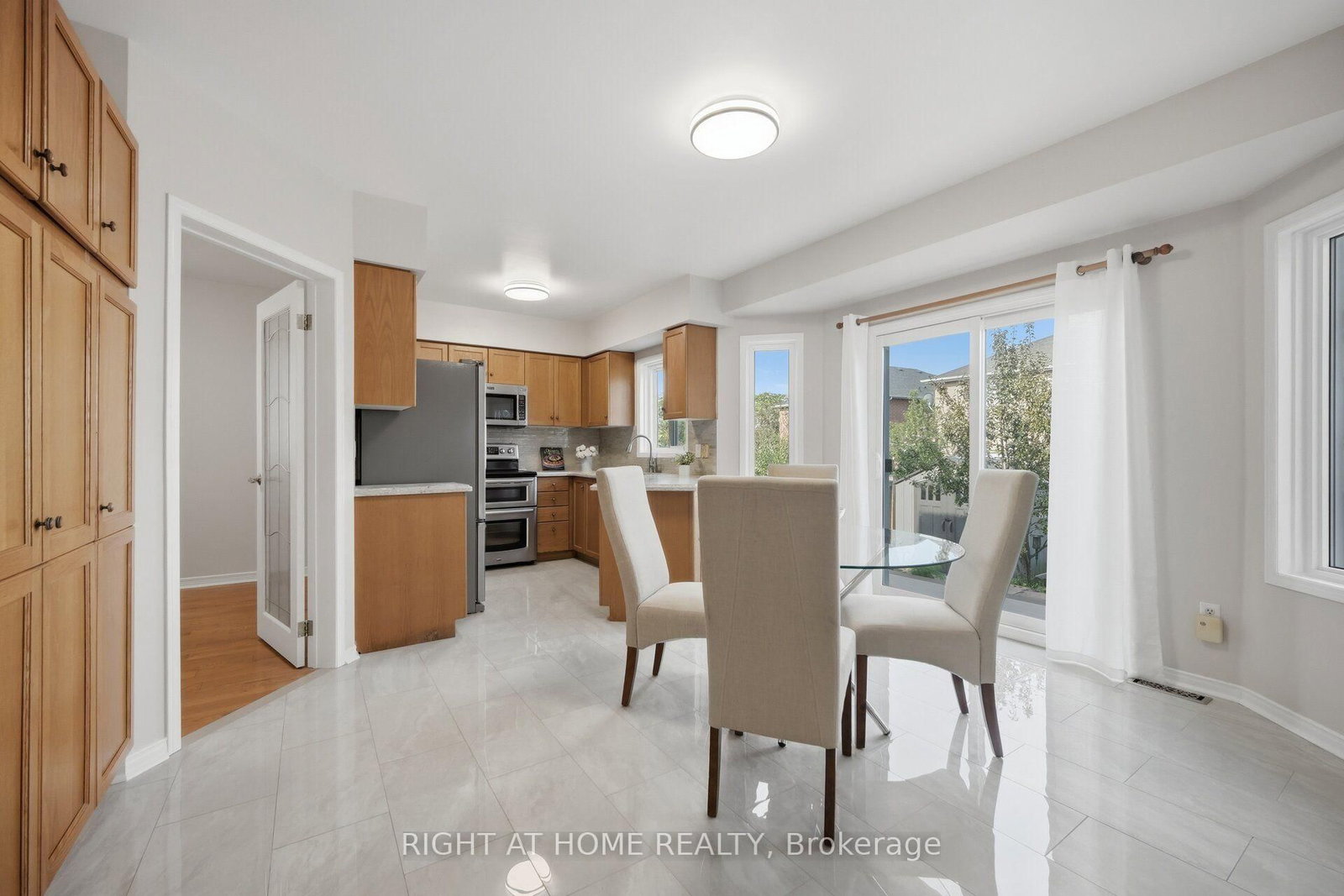 975 Mantle Crescent • Mississauga, ON photo 9