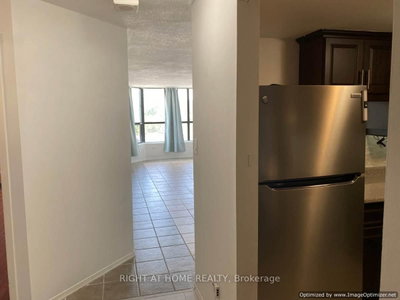 25 Agnes Street • #302 • Mississauga, ON photo 2