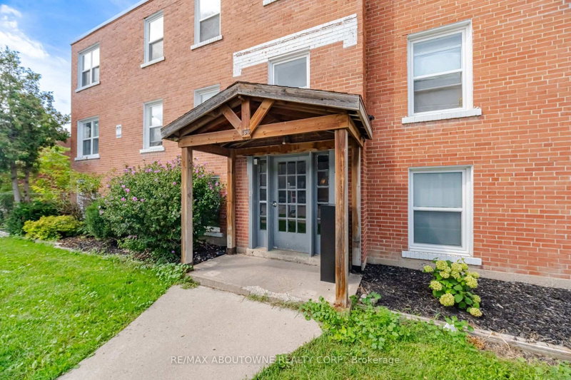 5 - 133 North Service Road E