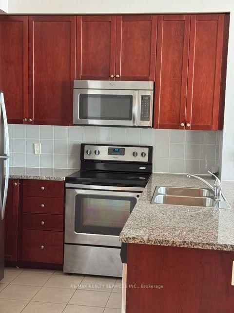 PH09-339 Rathburn Rd, Mississauga, view 4