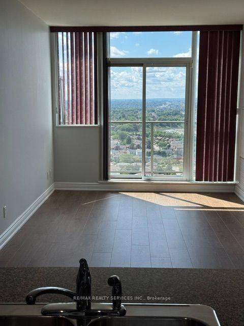 PH09-339 Rathburn Rd, Mississauga, view 5