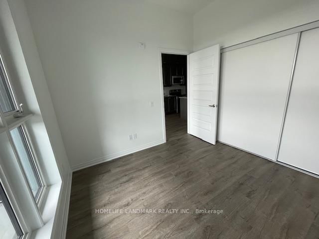 411 - 95 Dundas Street S