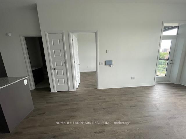 411 - 95 Dundas Street S