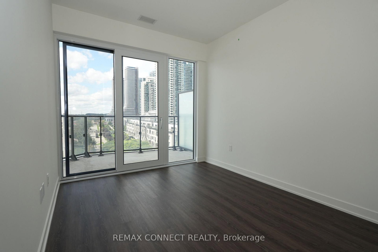 503-448 Burnhamthorpe Rd, Mississauga, view 5