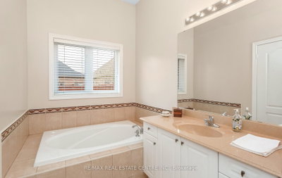 15 Concorde Brampton,ON L6P 1V3 — Photo 35