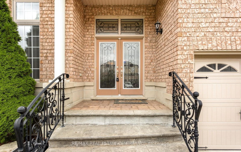 15 Concorde Brampton,ON L6P 1V3 — Photo 4