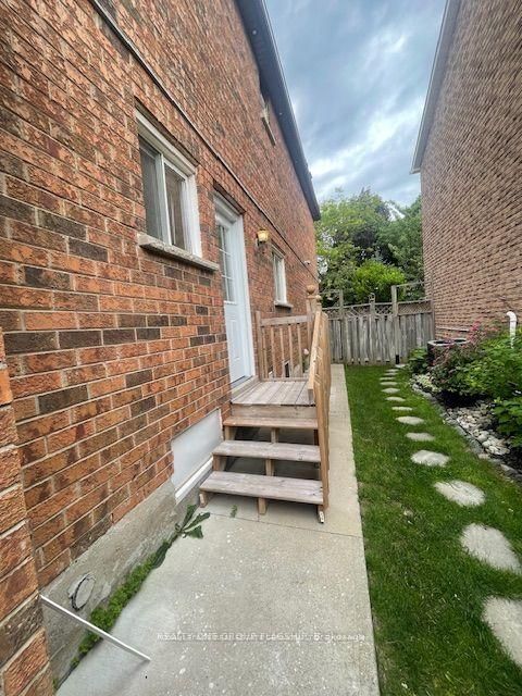 3665 Colonial upper Dr, Mississauga, view 3