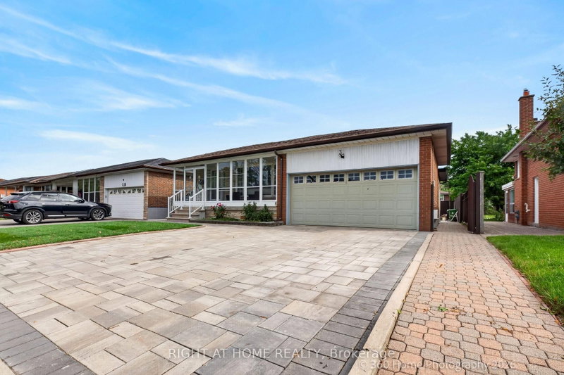 35 Wheelwright Crescent N