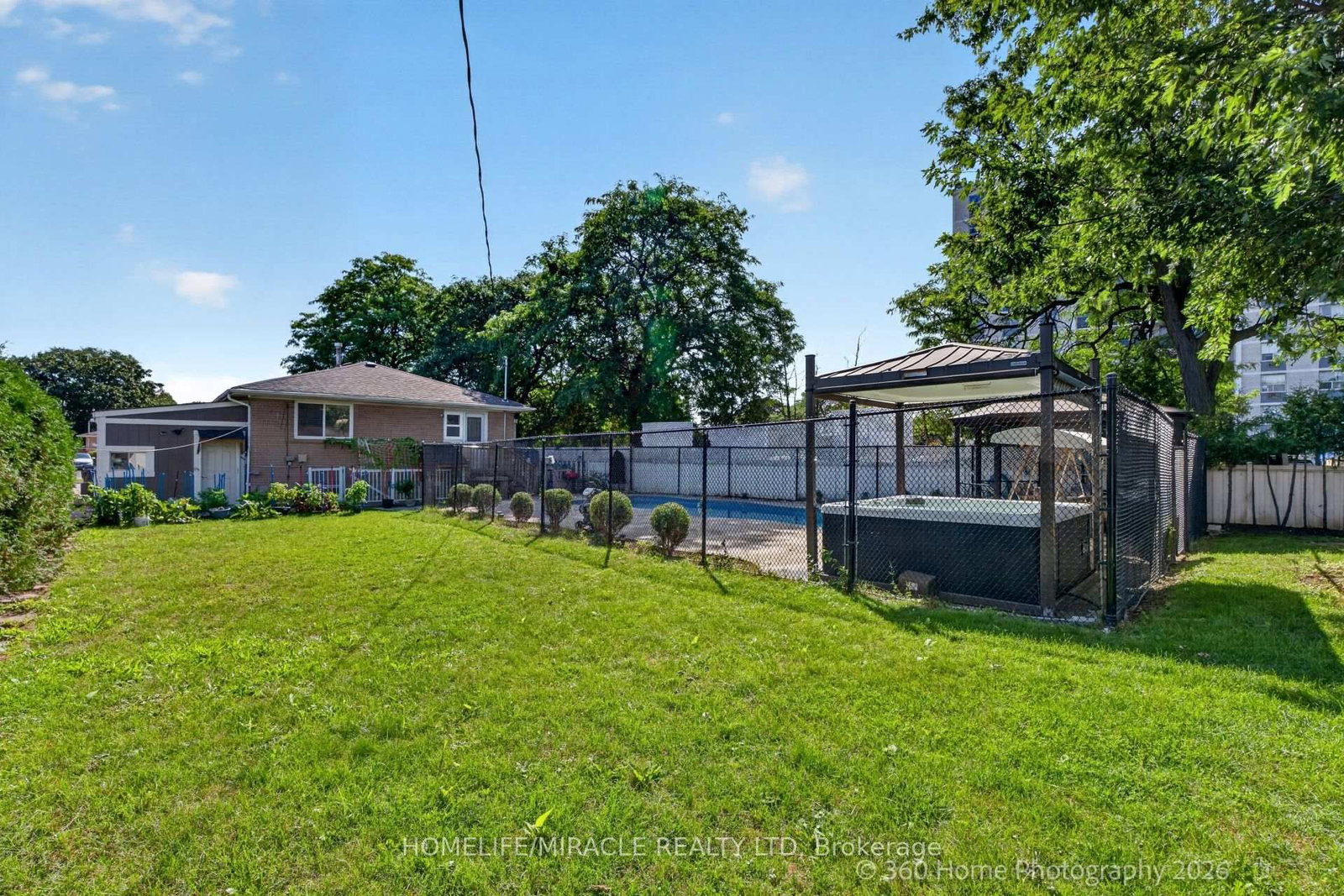 178 Kingsview Boulevard • Toronto, ON photo 8