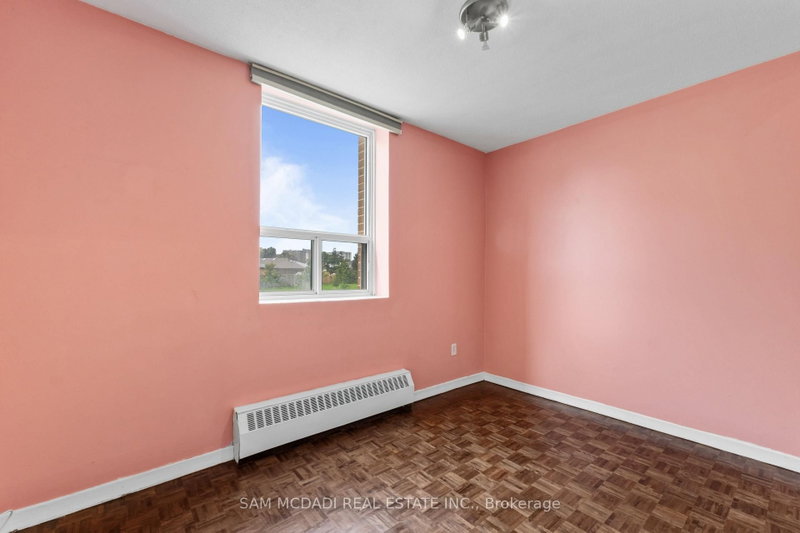 3145 Queen Frederica Mississauga,ON L4Y 3A7 — Photo 12