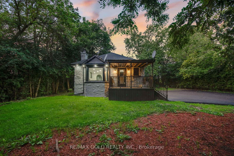2702 Embleton Road