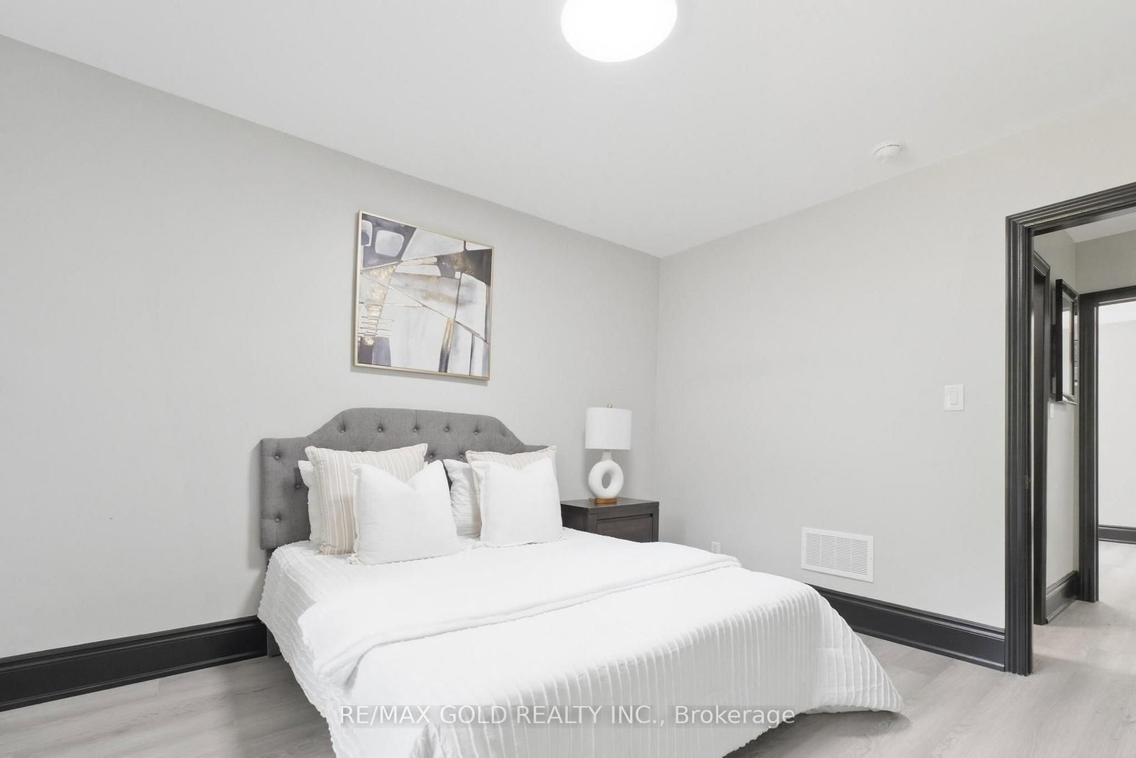 2702 Embleton Road • Brampton, ON photo 20