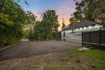 2702 Embleton Road • Brampton, ON photo 4