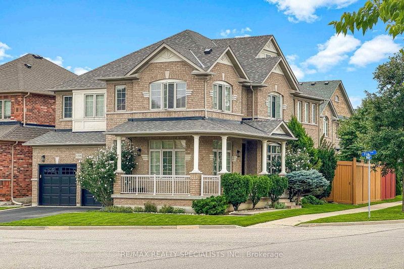 1239 Fox Crescent