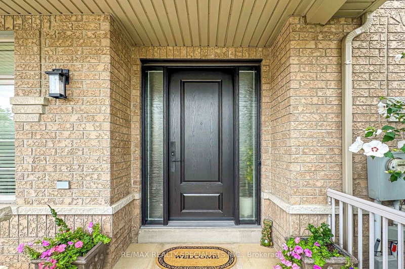 1239 Fox Crescent