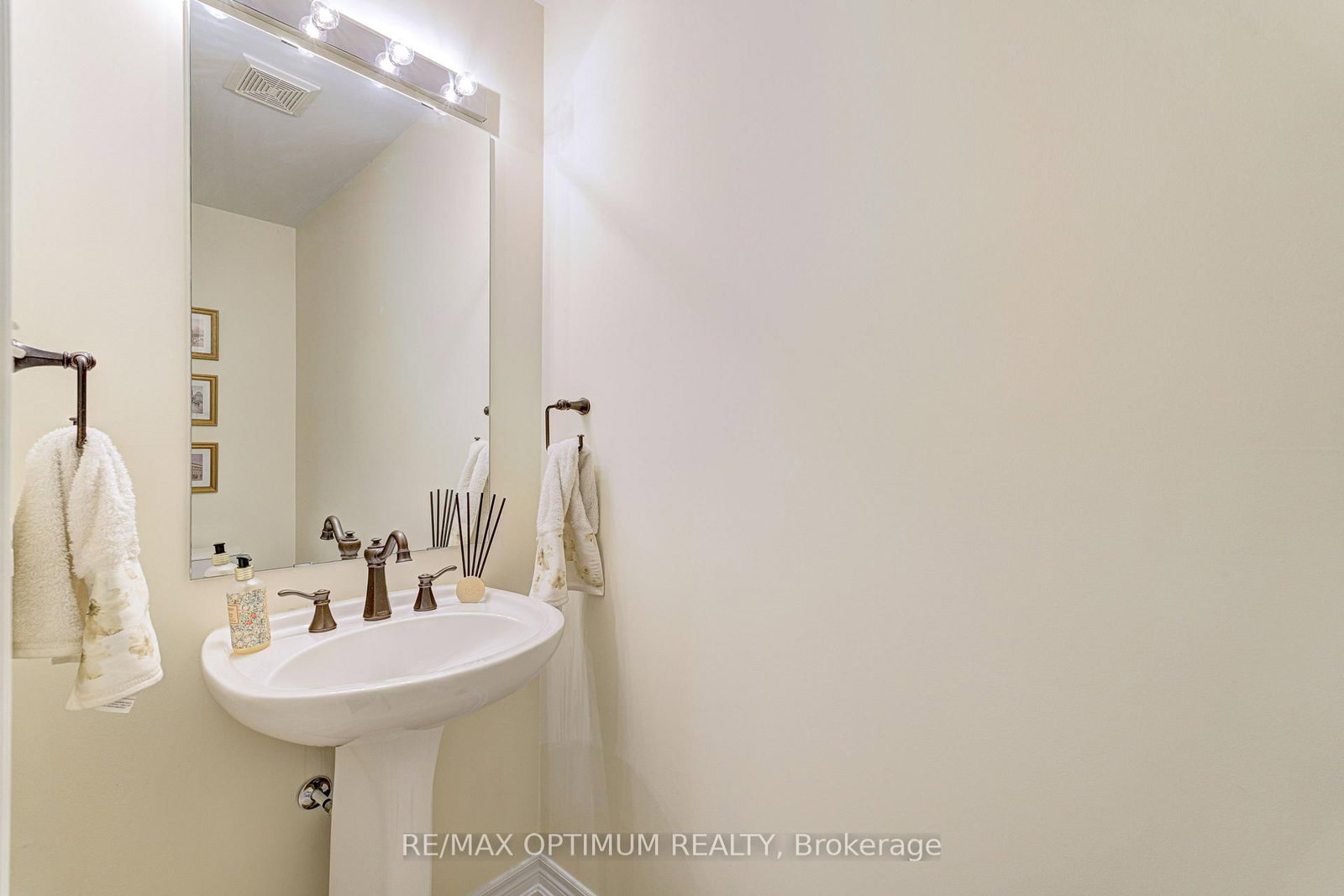 60 Impulse Circle • Brampton, ON photo 21