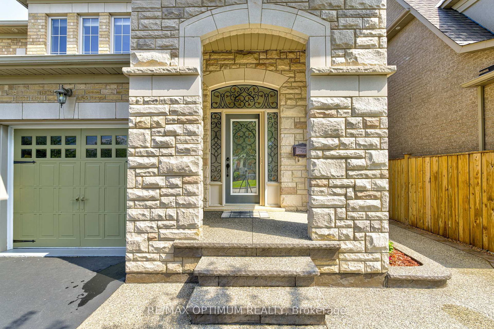 60 Impulse Circle • Brampton, ON photo 4