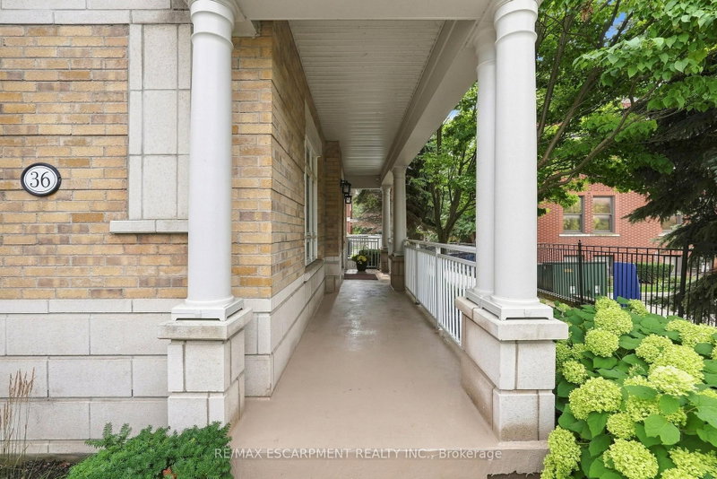 36 Compass Way