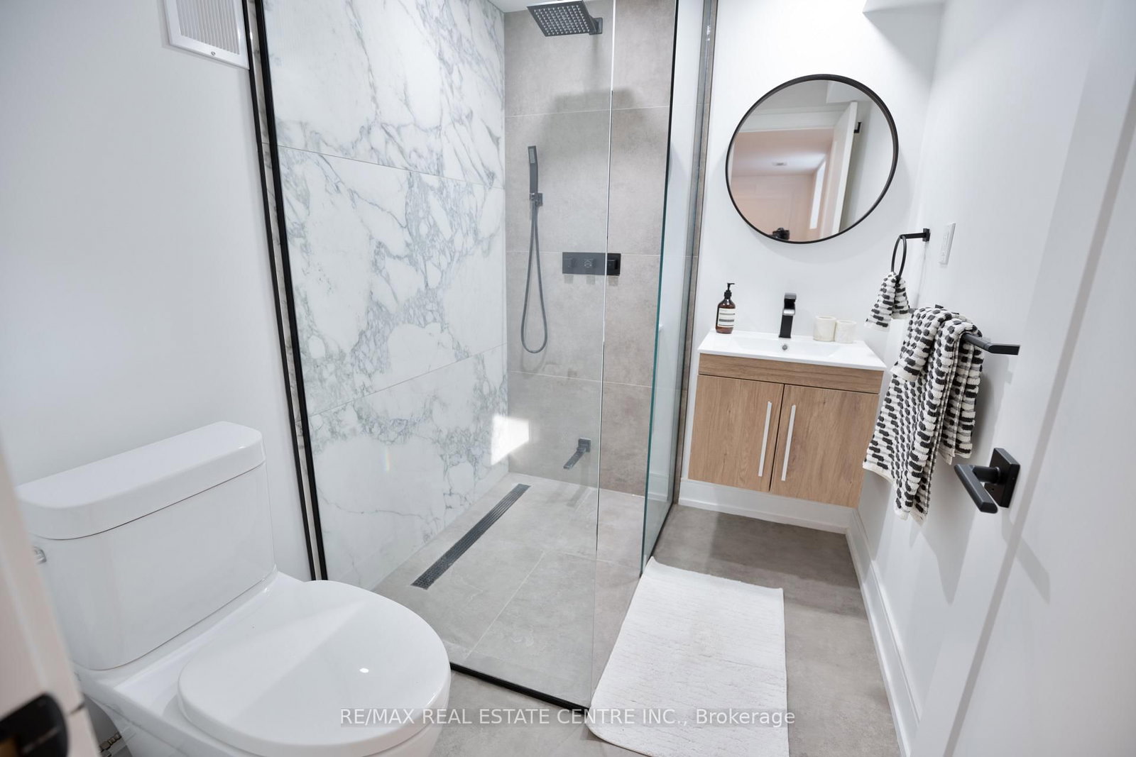 2221 Wyandotte Drive • Oakville, ON photo 16