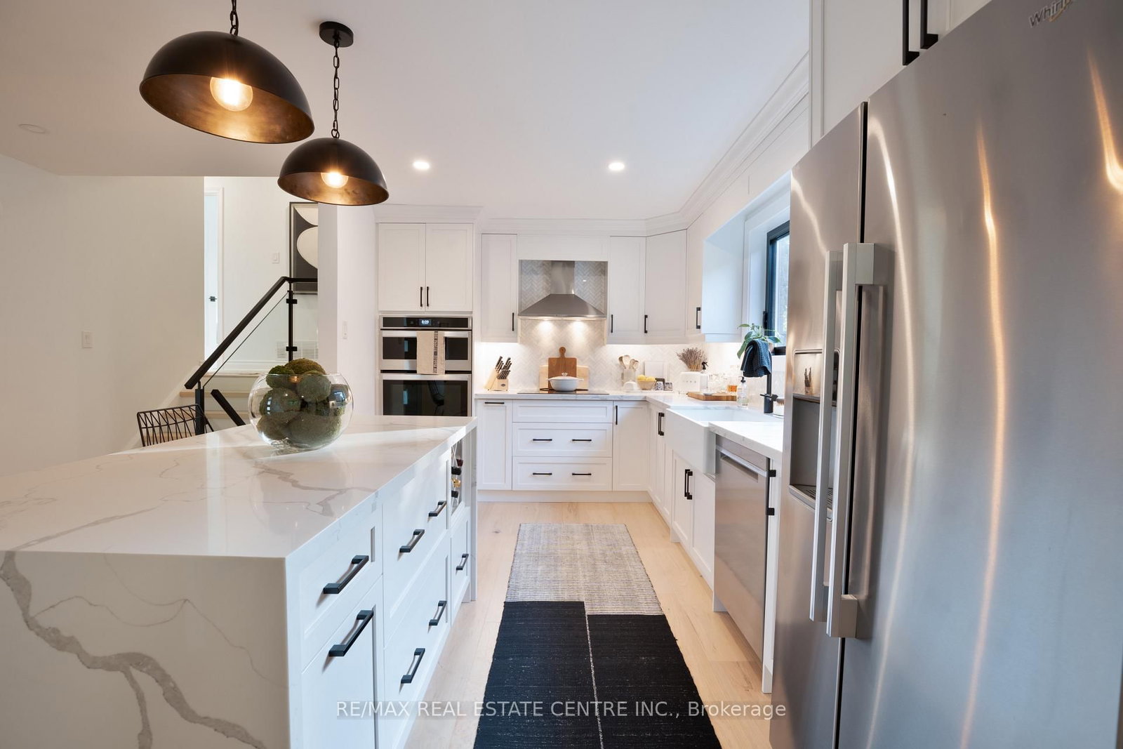 2221 Wyandotte Drive • Oakville, ON photo 4