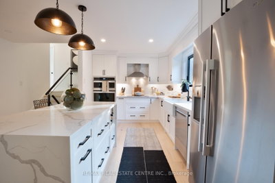 2221 Wyandotte Drive • Oakville, ON photo 4