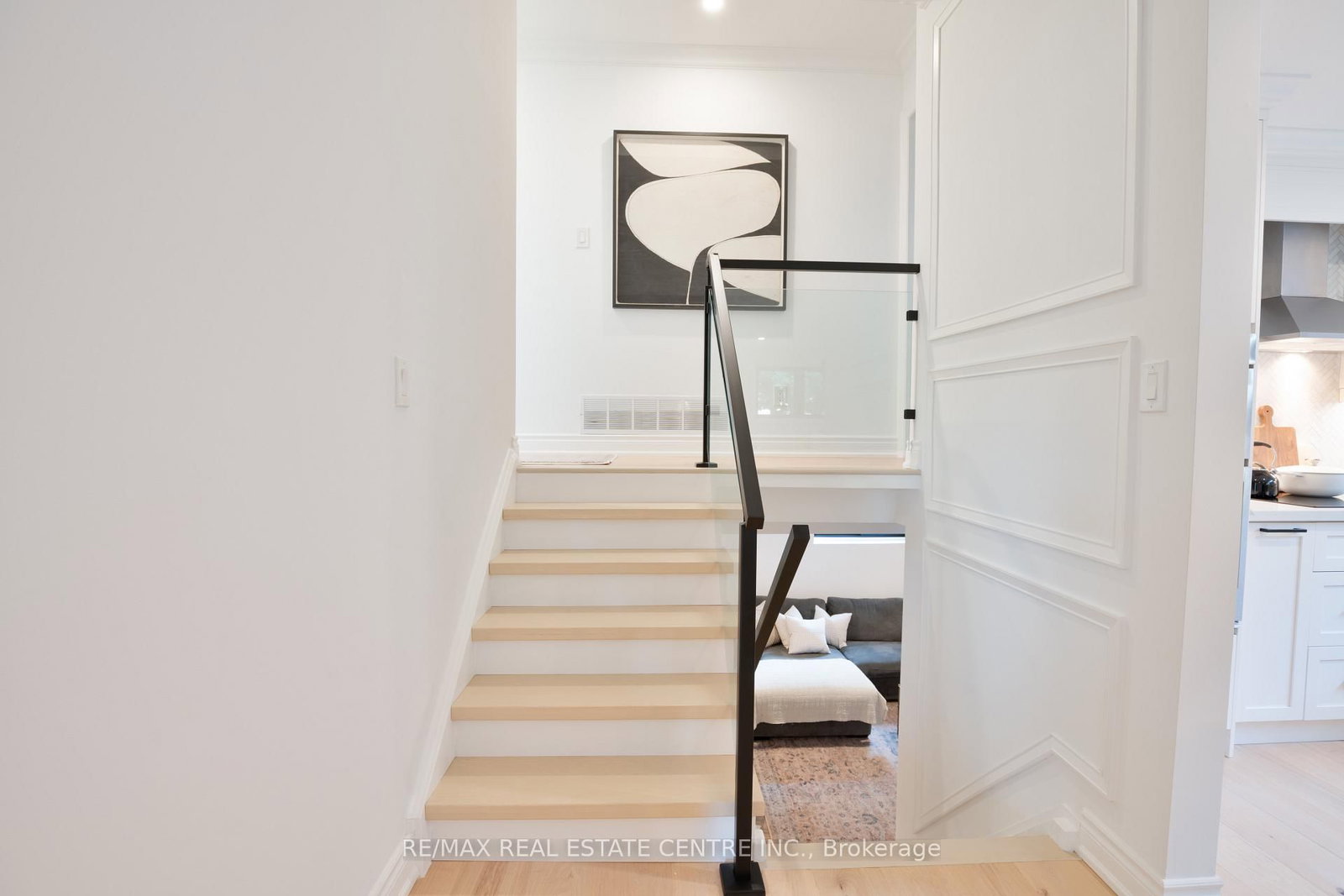 2221 Wyandotte Drive • Oakville, ON photo 6