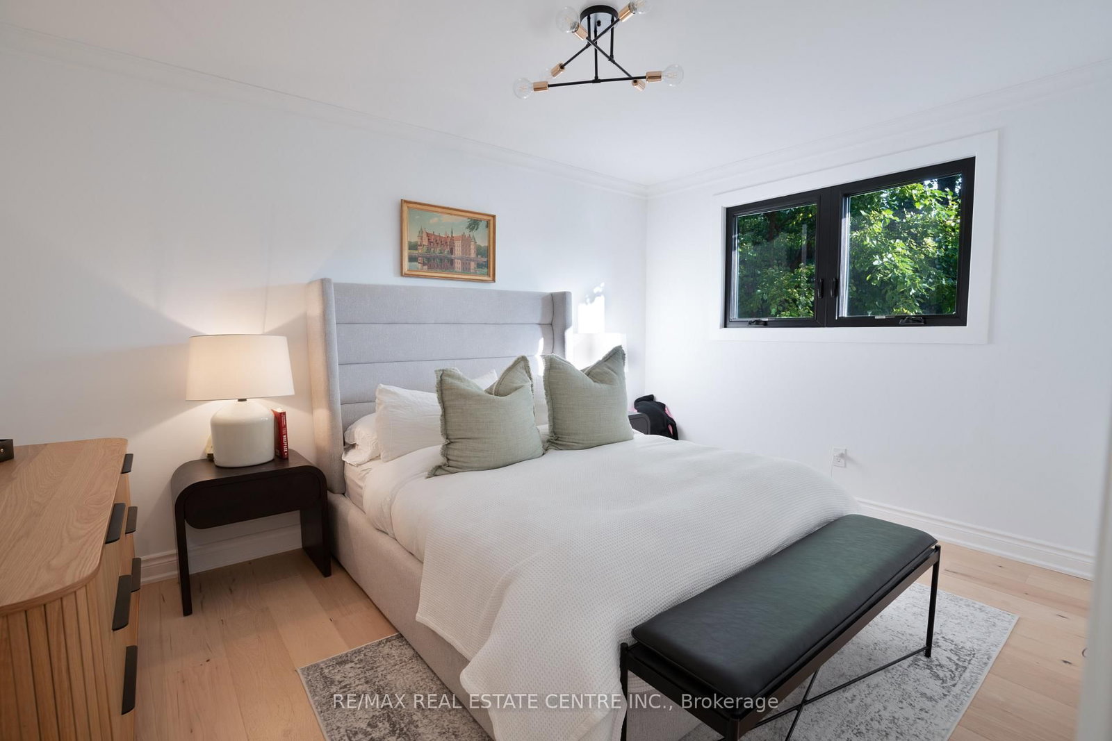 2221 Wyandotte Drive • Oakville, ON photo 8