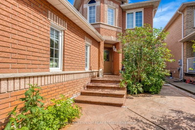 252 Mountainberry Road • Brampton, ON photo 4