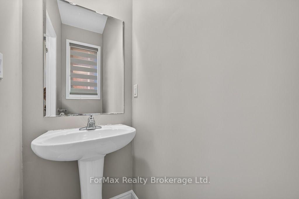 35 Seascape Crescent • Brampton, ON photo 15