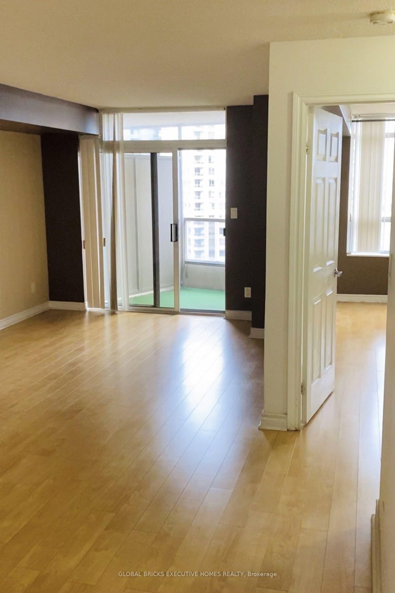 2402- Blvd, Mississauga, view 5