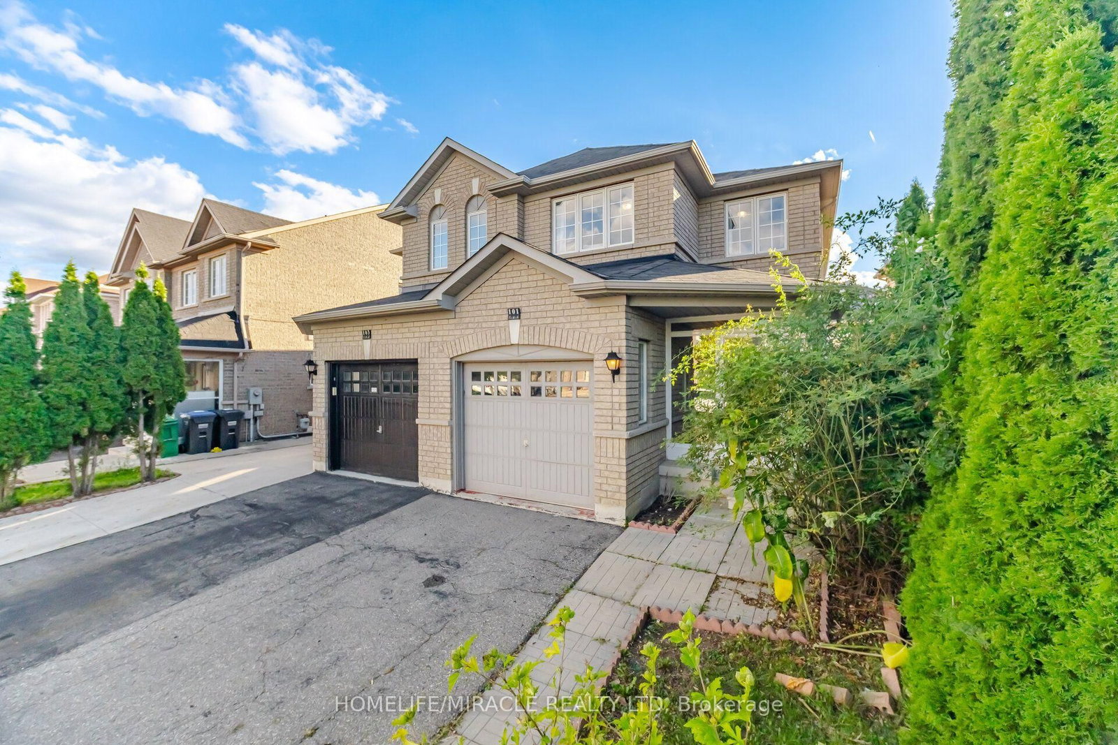101 Crystalview Crescent • Brampton, ON photo 3