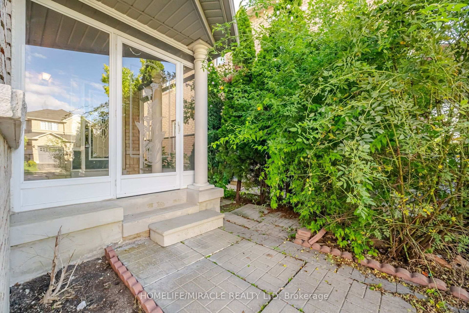 101 Crystalview Crescent • Brampton, ON photo 4