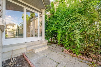 101 Crystalview Crescent • Brampton, ON photo 4