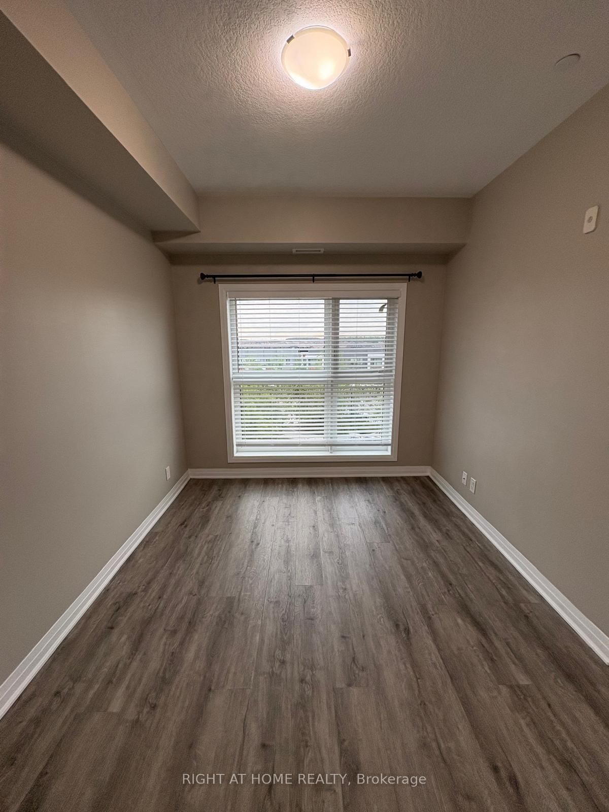 128 Grovewood Common • #405 • Oakville, ON photo 16