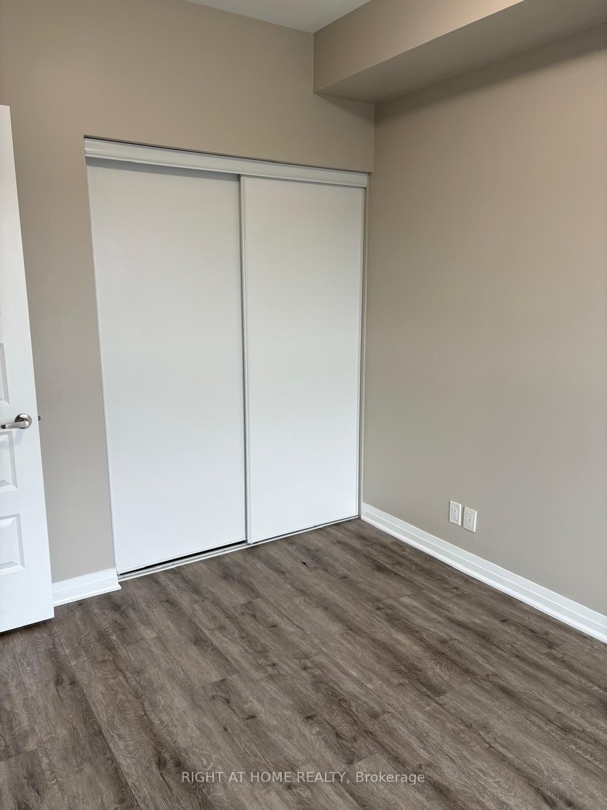 128 Grovewood Common • #405 • Oakville, ON photo 18
