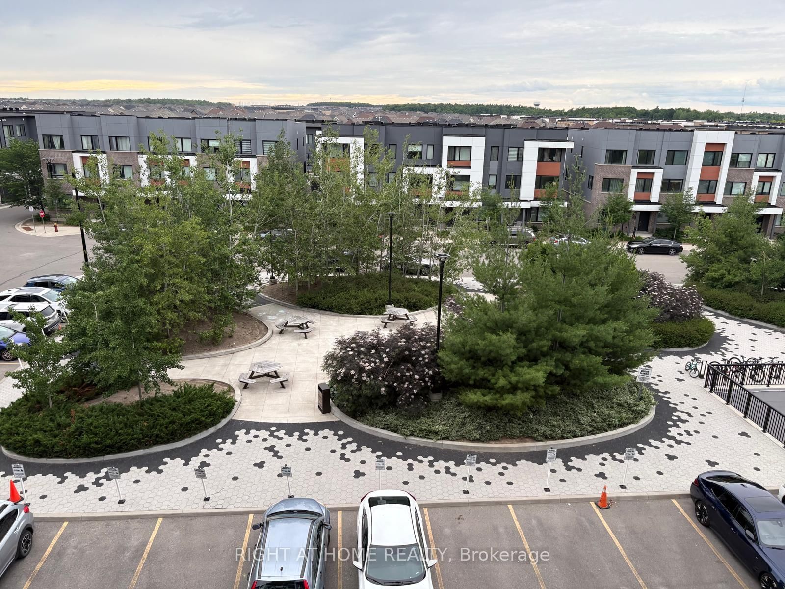 128 Grovewood Common • #405 • Oakville, ON photo 21