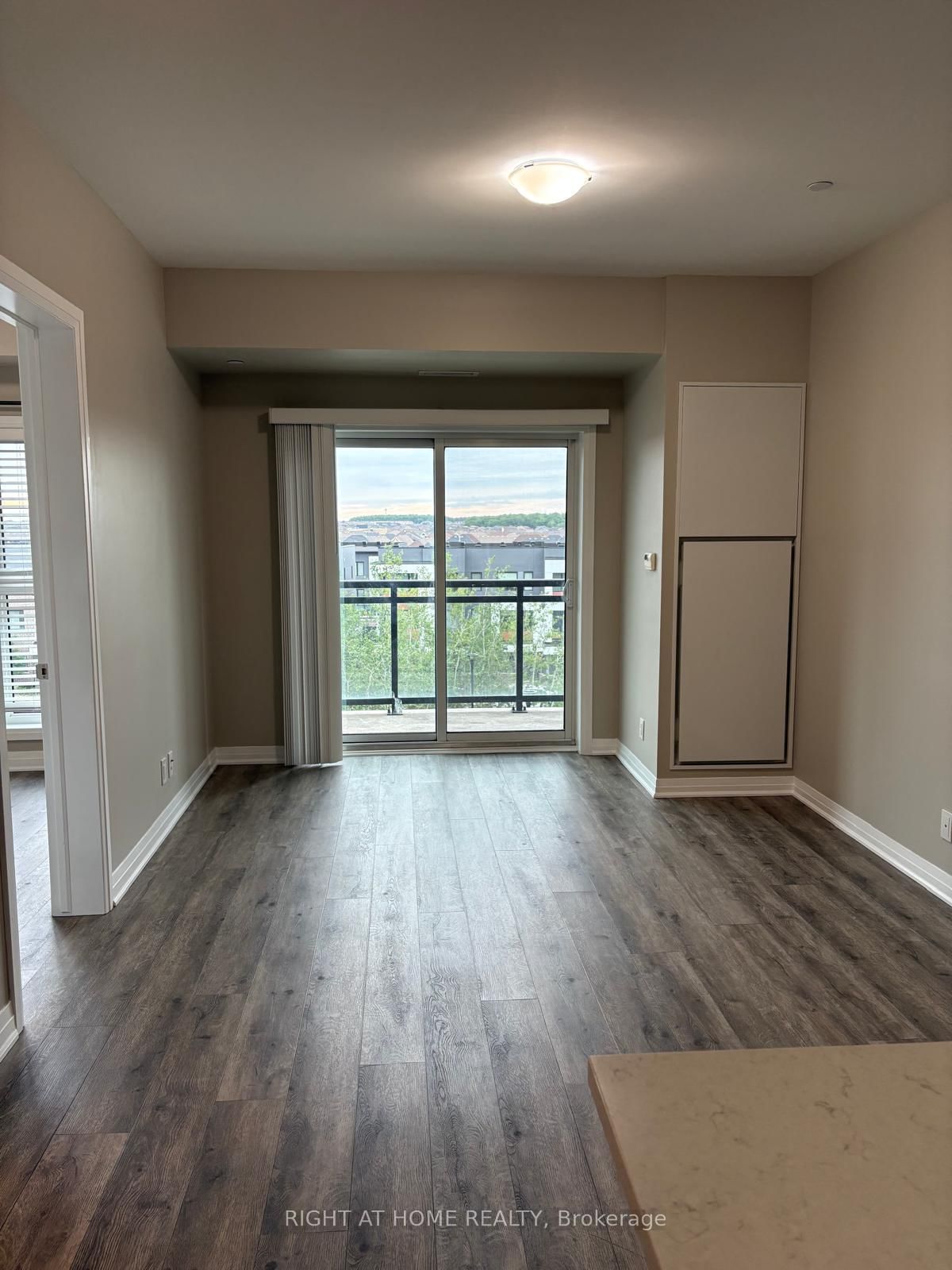 128 Grovewood Common • #405 • Oakville, ON photo 3